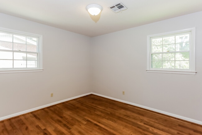 Building Photo - 908 Green Forest Dr