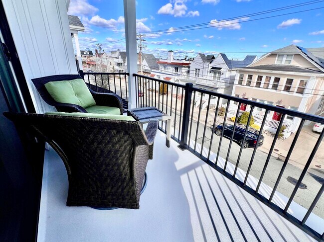 Building Photo - 16 A S Fredericksburg Ave