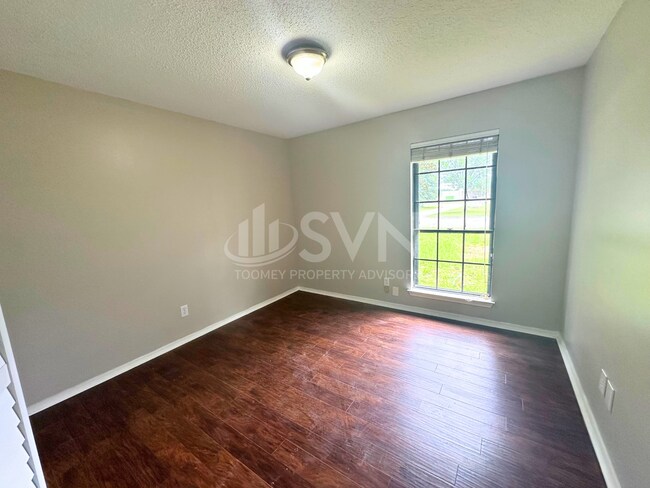 Building Photo - 9730 Trailwood Dr S