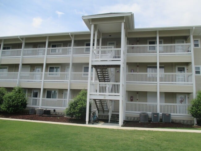 Building Photo - Cedar Point Villas, B32 Swansboro NC