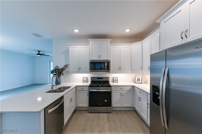 Building Photo - 43669 Sparrow Dr