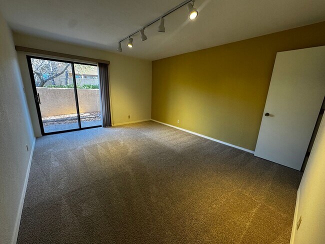 Building Photo - 2 Bedroom 2 bath plus loft and one car garage.