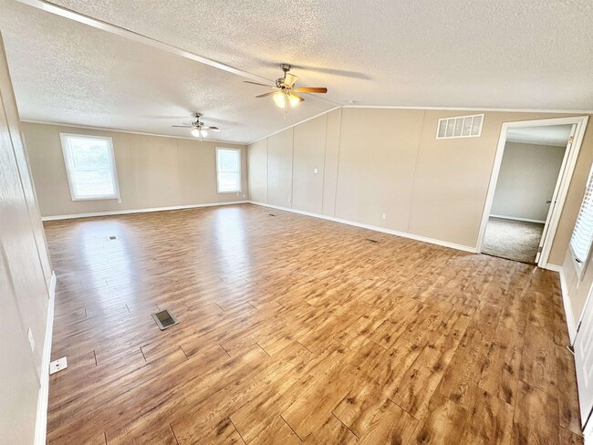 Building Photo - 285 CR 112