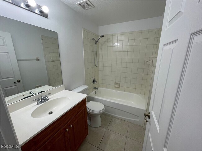 Building Photo - 1611 Hines Ave