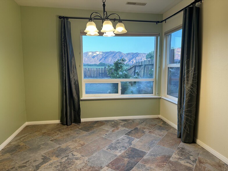 Building Photo - 1631 Shoshone Dr