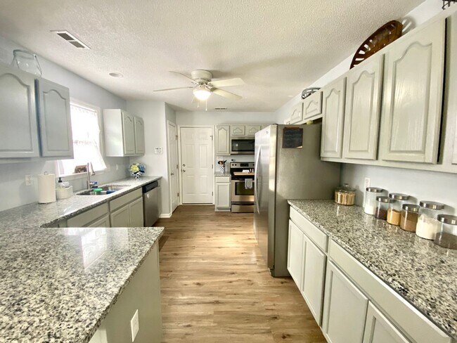 Building Photo - Beautiful 4 Bedroom Richlands Home for Rent