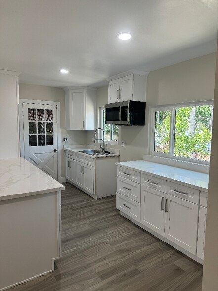 Building Photo - 14670 Harding St