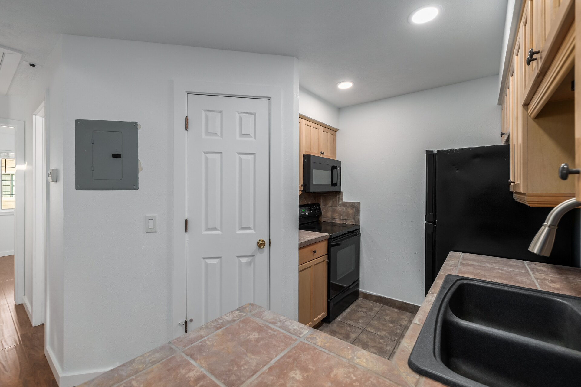 Building Photo - 4816 E Kentucky Ave