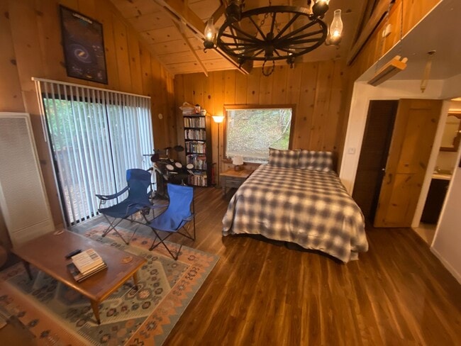 Building Photo - 9000 - EMERALD HILLS