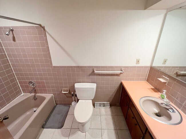 Building Photo - SEE IT NOW: Charming 3-Bedroom Home with S...