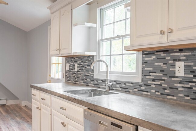 Building Photo - 87 Brookfield Rd