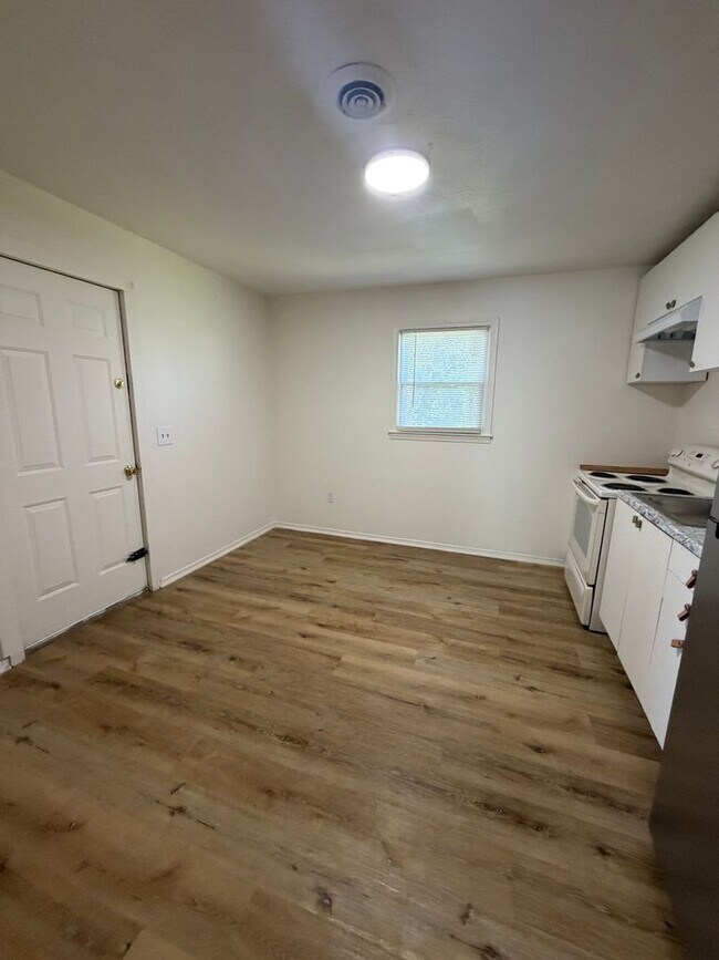 Building Photo - 316 Eunice Dr