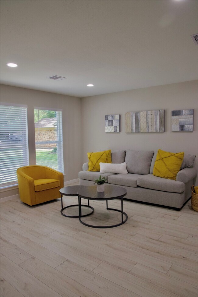 Building Photo - 14 Redberry Ct