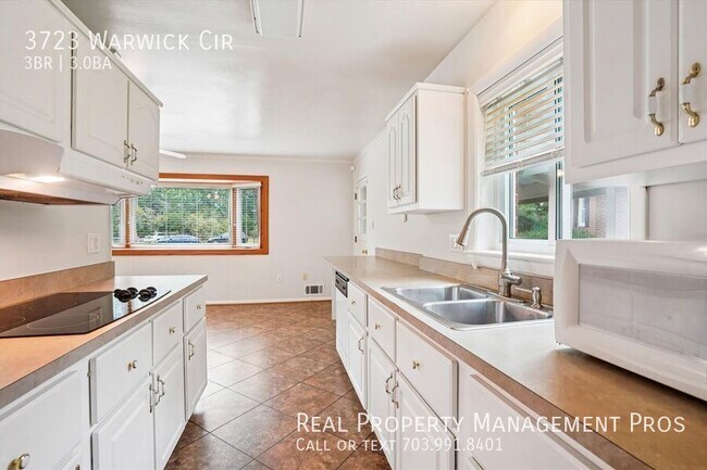 Building Photo - 3723 Warwick Cir