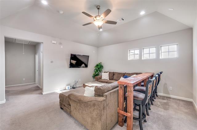 Building Photo - 3945 Wellesley Ave