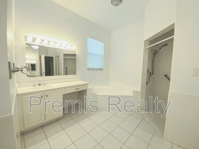 Building Photo - 642 Weathersfield Dr