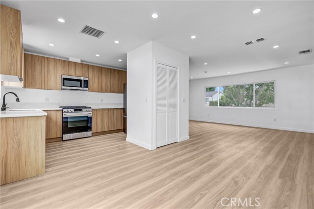 Building Photo - 18152 Sunburst St