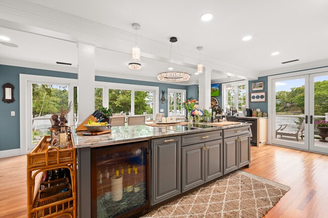 Building Photo - 1 Deer Is Rd