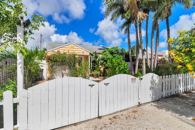 Building Photo - 341 Nottingham Blvd