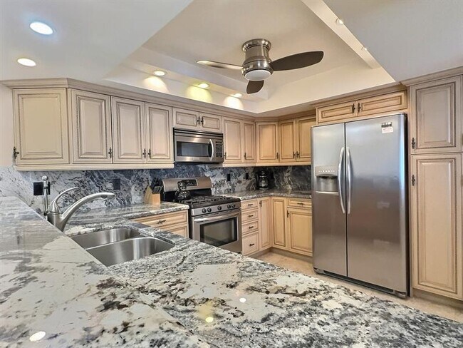 Building Photo - 2030 S Ocean Dr