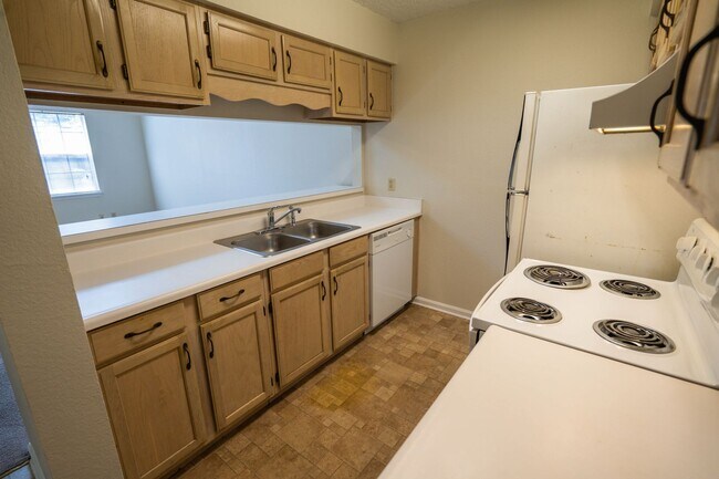 Building Photo - Cozy 2 Bedroom 2 Bathroom available NOW