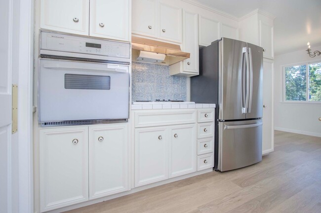 Building Photo - 4Bed/2Bath Home in  Kentfield with stellar...