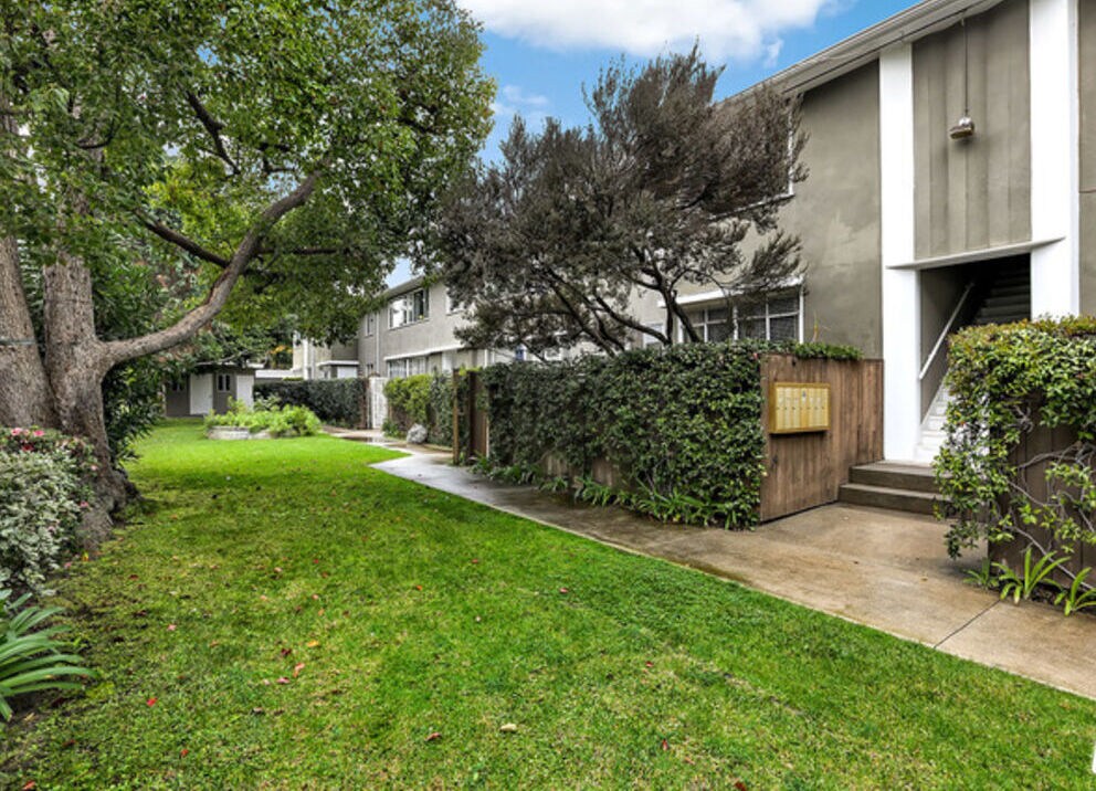 Building Photo - 2427 Centinela Ave