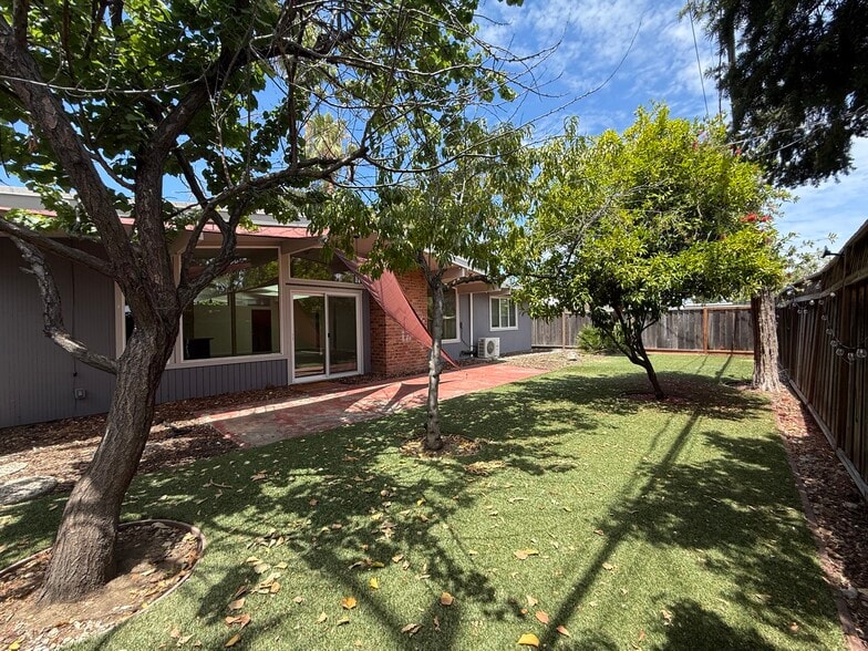 Building Photo - 834 Miller Ave
