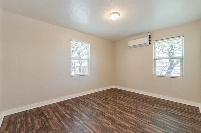 Building Photo - 305-315 N Highland Ave