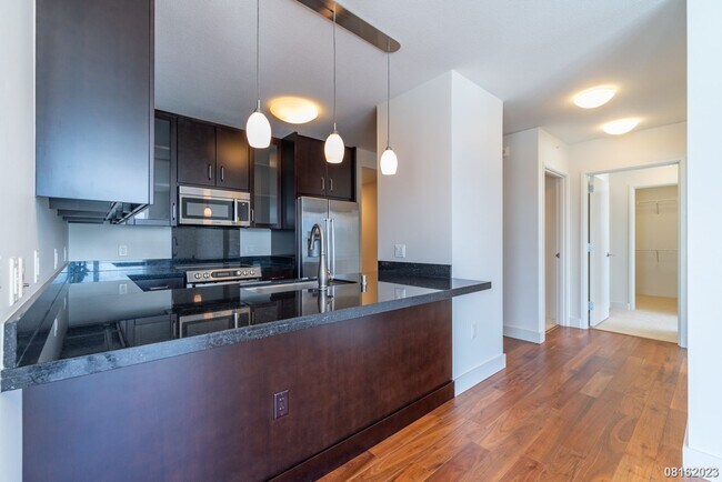 Building Photo - Waihonua 2br 2ba 2pkg (tandem) w/Storage, High Floor, Amenities (Honolulu)