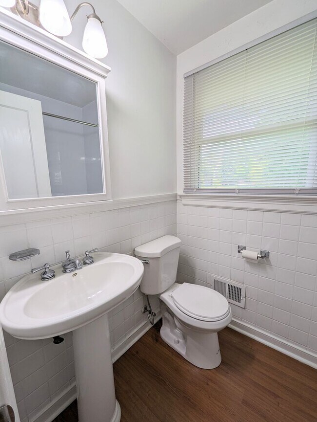 Building Photo - 933 Foley Dr