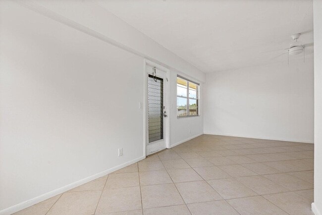 Building Photo - 74 Mansfield B