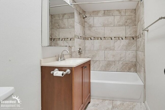 Building Photo - Enchanting 3Bdm 2Ba Home with Scenic Views in San Diego!