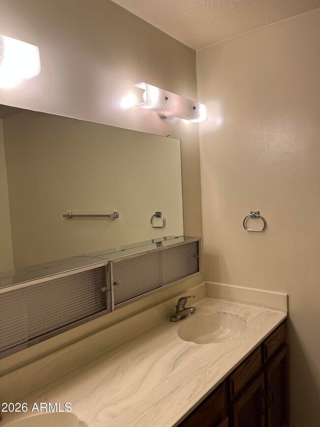 Building Photo - 507 E Colgate Dr