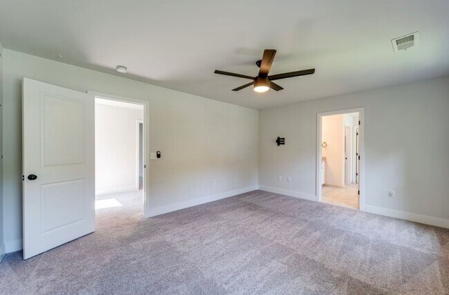 Building Photo - 7 Limox Ln