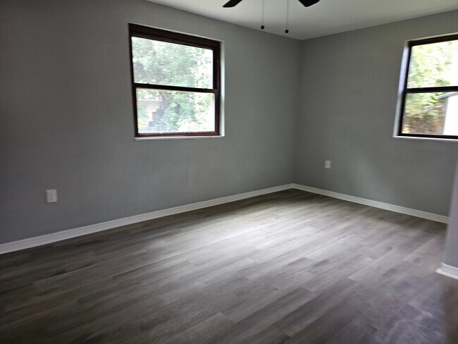 Building Photo - 1407 W 31st St