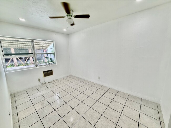 Building Photo - 2041 jackson 4