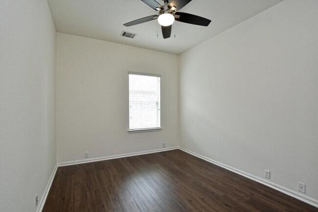 Building Photo - 207 Hoot Owl Ln N