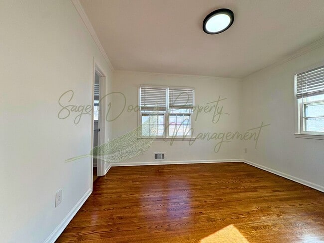 Building Photo - BEAUTIFULLY UPDATED 5 BED/ 3 BATH HOME WITH OVERSIZED GARAGE