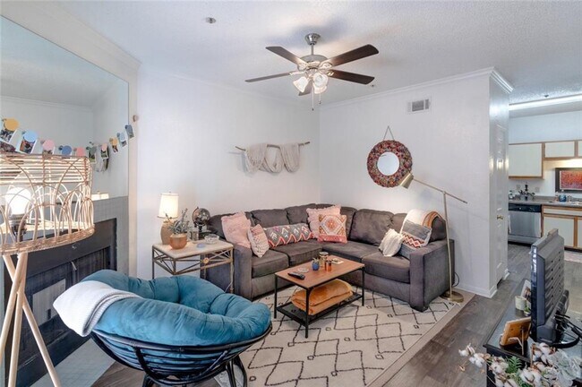 Building Photo - 2710 Nueces St