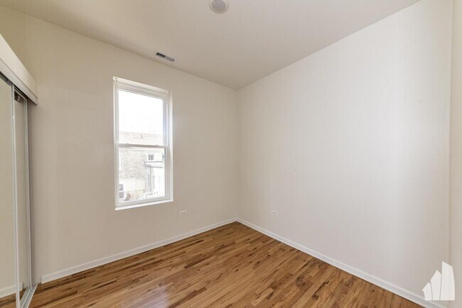 Building Photo - 1638 W 18th Pl