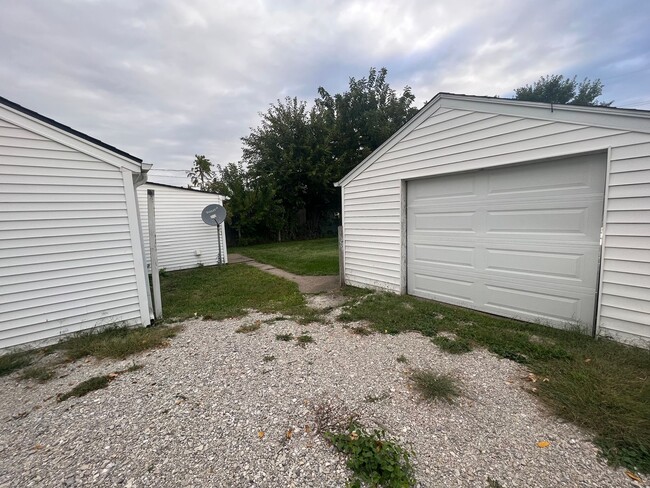 Building Photo - Newly Remodeled Home for Rent in Moline