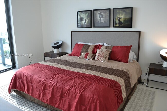 Building Photo - 2960 NE 207th St