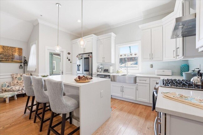 Building Photo - 41 Bentley Ave