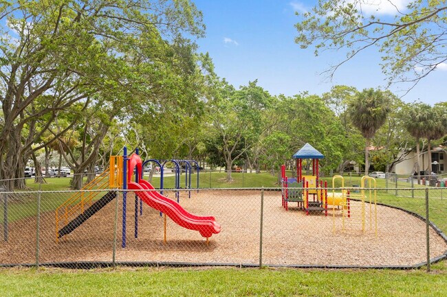 Building Photo - 2312 S Cypress Bend Dr