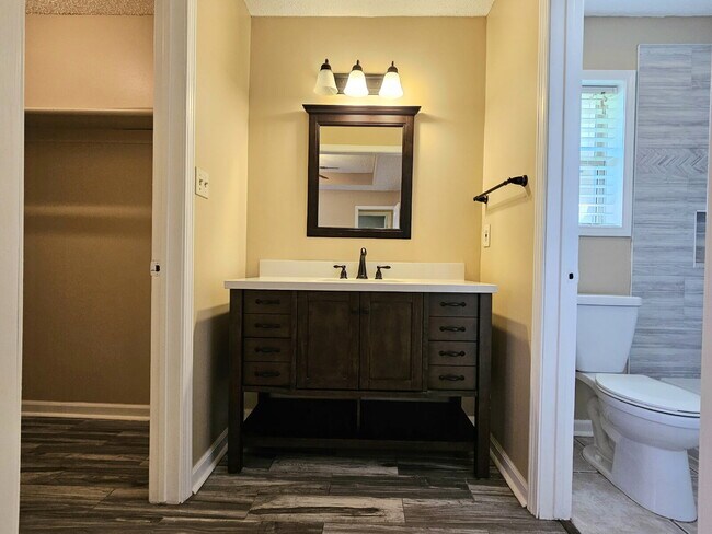 Building Photo - 4BR/2BA Single Family Home in Quiet Neighborhood