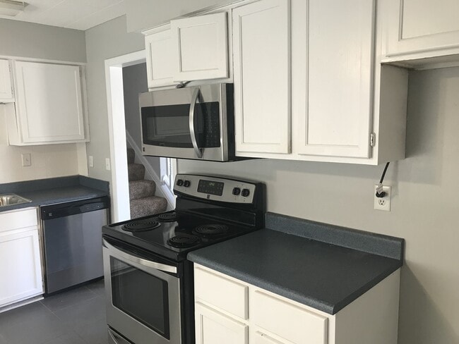 Building Photo - 3 bedroom 1.5 bathroom house in Gahanna fo...