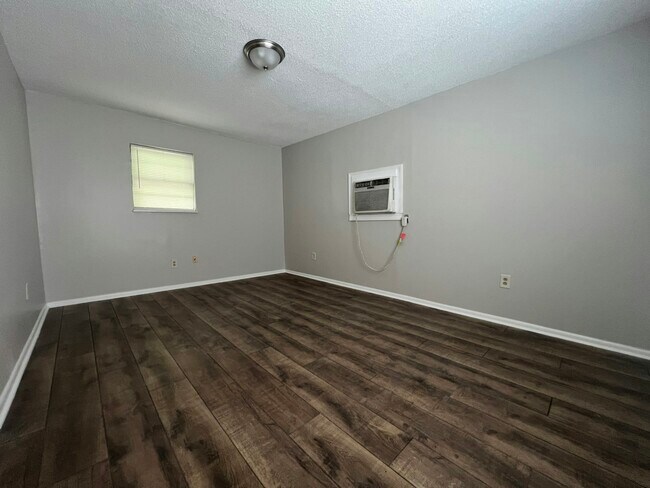 Building Photo - 1450 Gold Ave