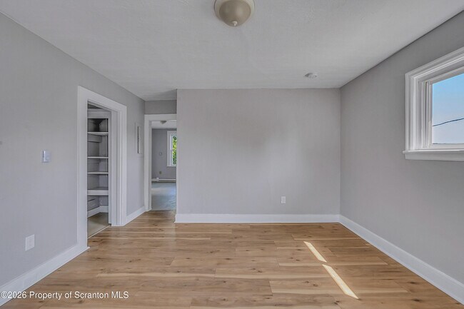 Building Photo - 958 Ridge Ave