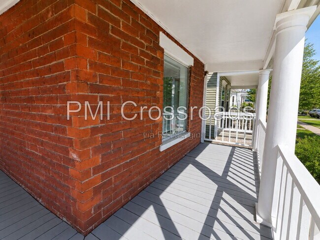 Building Photo - 153 S Cypress Ave